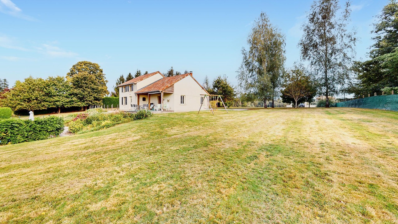 Photo of Others in Saint-Saud-Lacoussiere