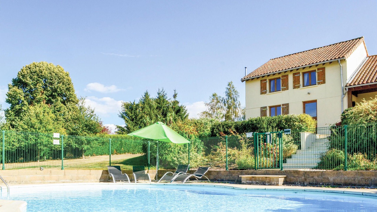 Photo of Others in Saint-Saud-Lacoussiere