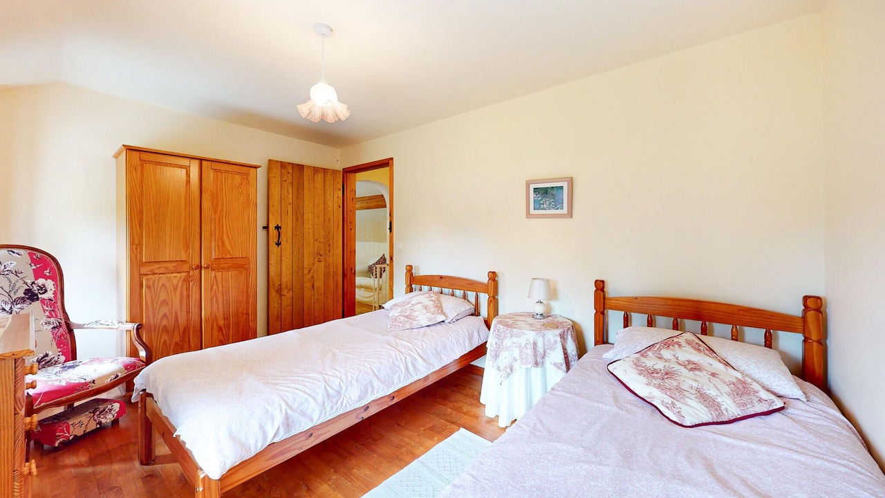 Photo of Others in Saint-Saud-Lacoussiere