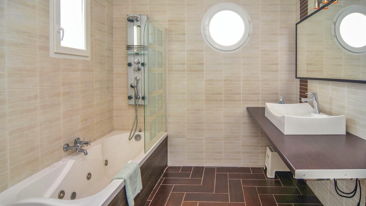 Photo of Bathroom in Aigues-Mortes