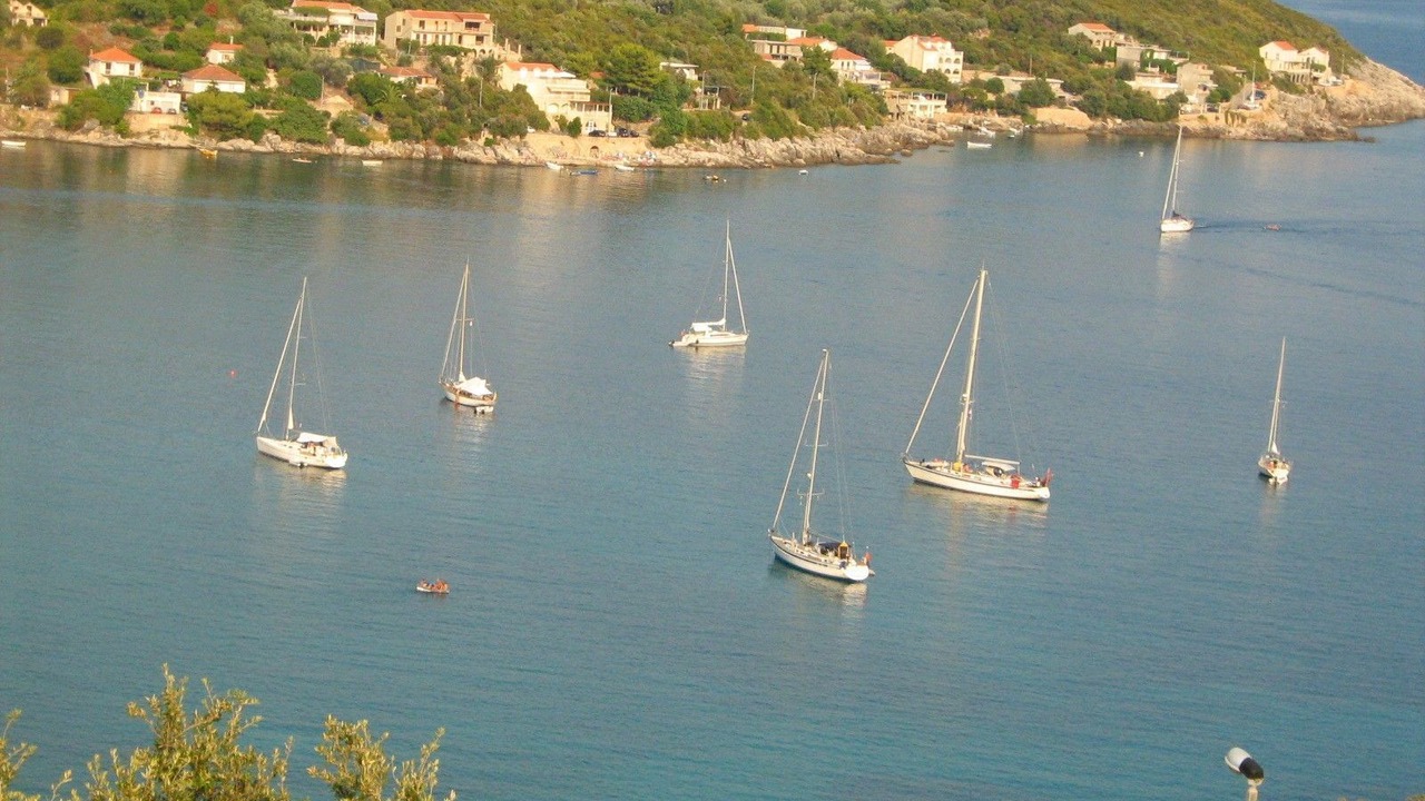 Photo of Others in Molunat