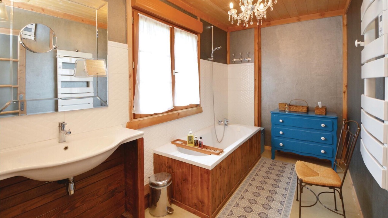 Photo of Bathroom in Thezan-les-Beziers