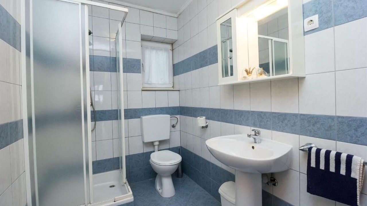Photo of Bathroom in Cove Murtar