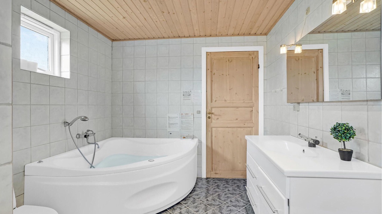 Photo of Bathroom in Hvalpsund
