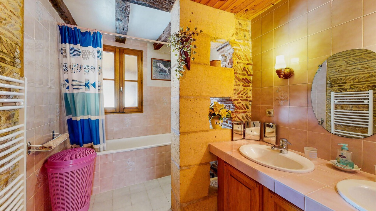 Photo of Bathroom in Saint-Pierre-d'Eyraud