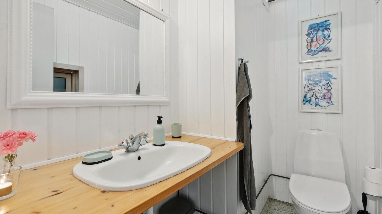 Photo of Bathroom in Mommark Strand