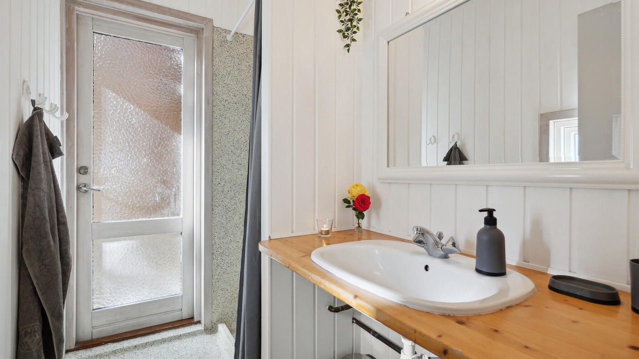 Photo of Bathroom in Mommark Strand