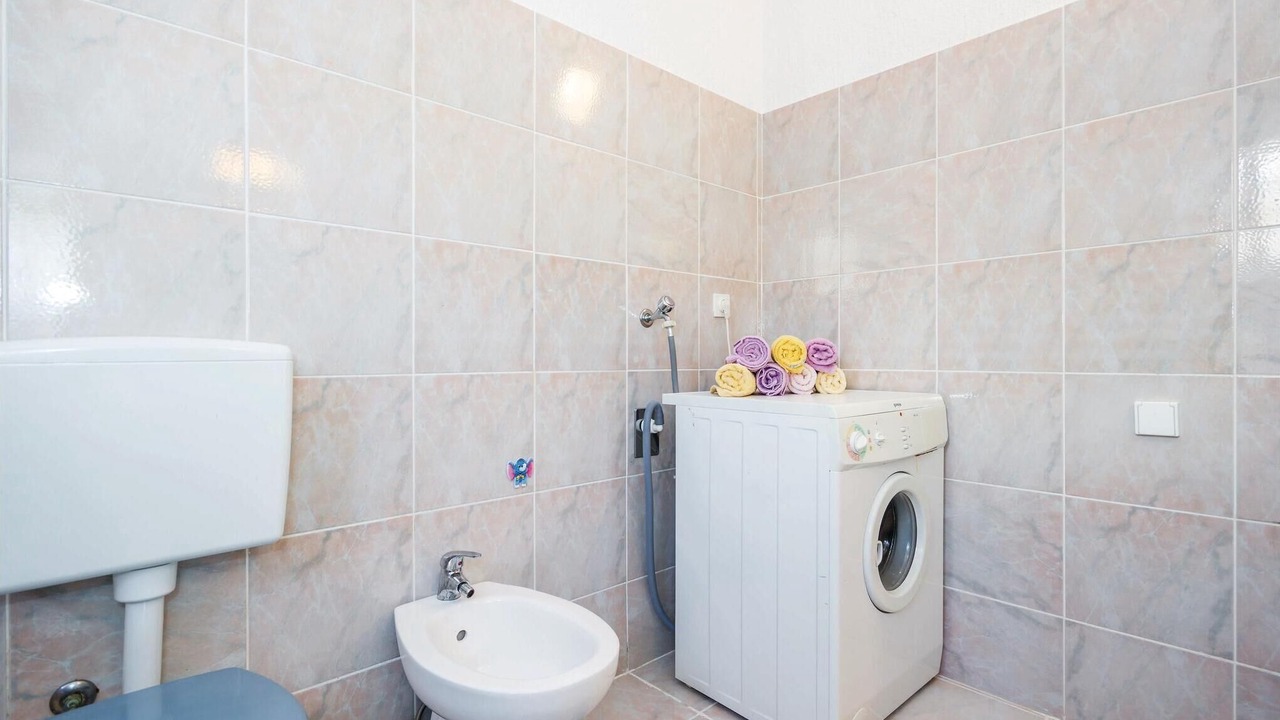 Photo of Bathroom in Vratarusa