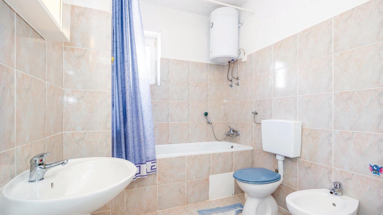 Photo of Bathroom in Vratarusa