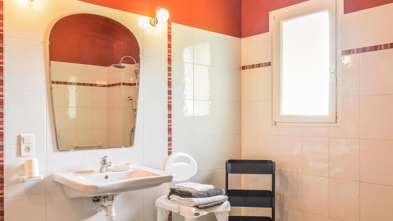 Photo of Bathroom in Bourgougnague