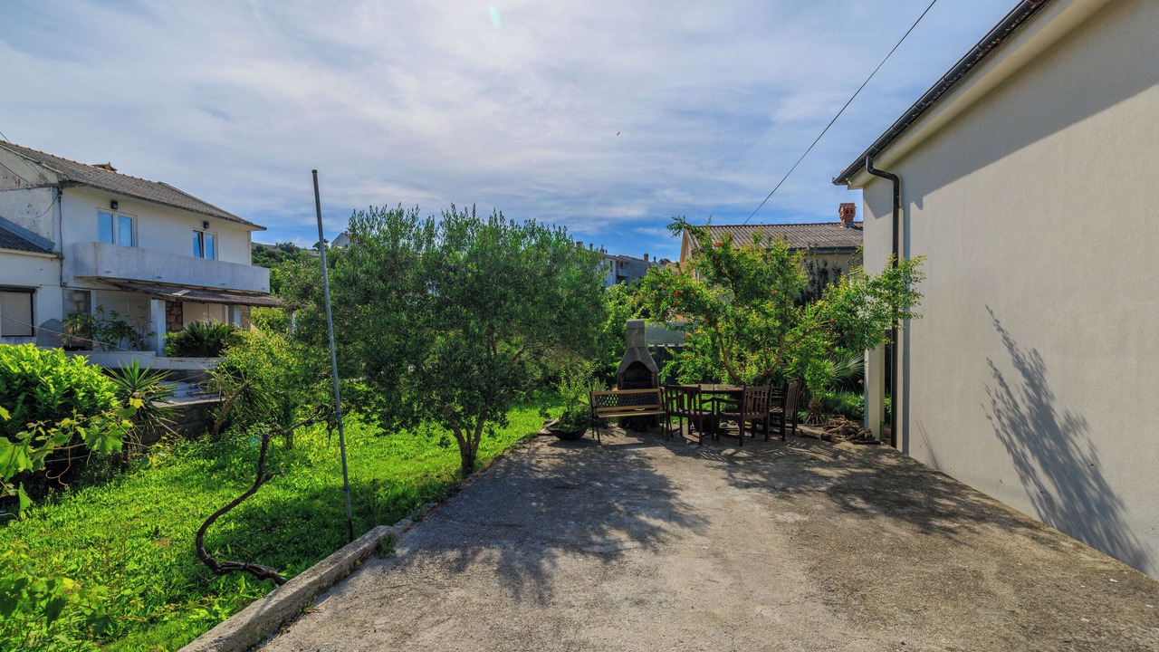 Photo of Outdoor in Banjol