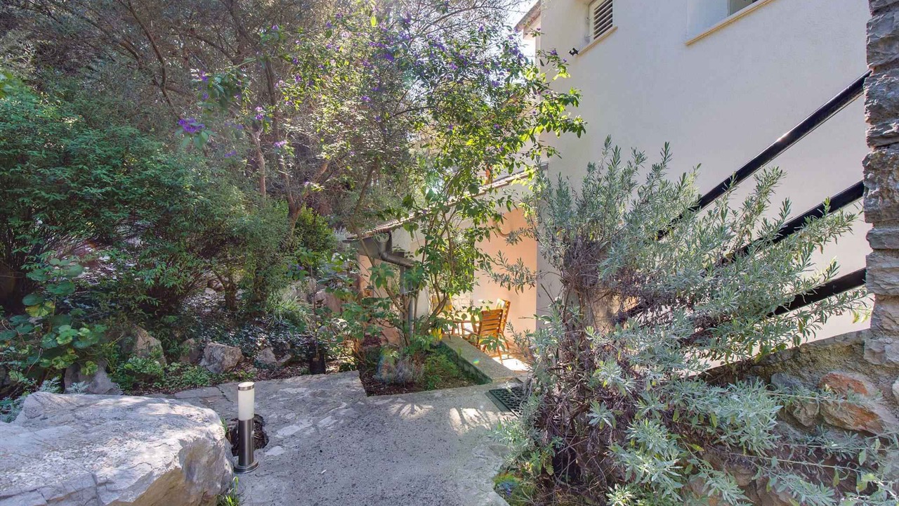 Photo of Outdoor in Cove Murtar