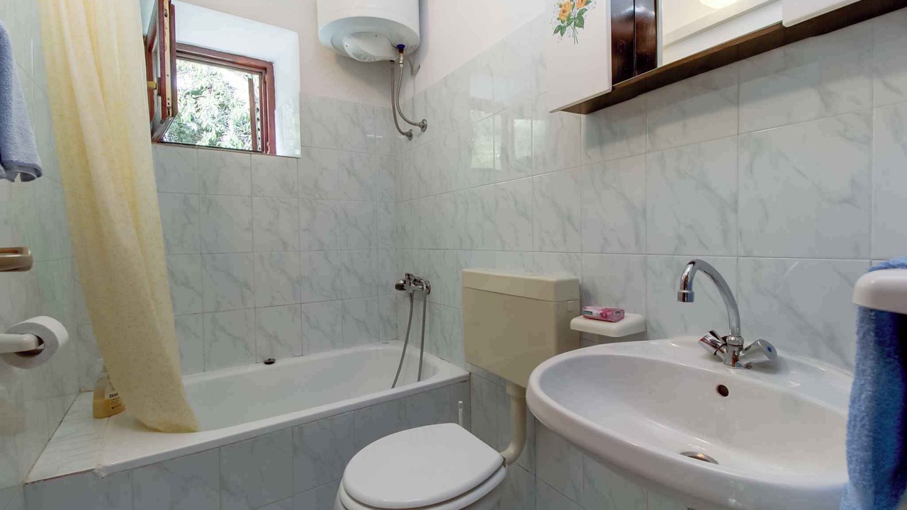 Photo of Bathroom in Cove Murtar