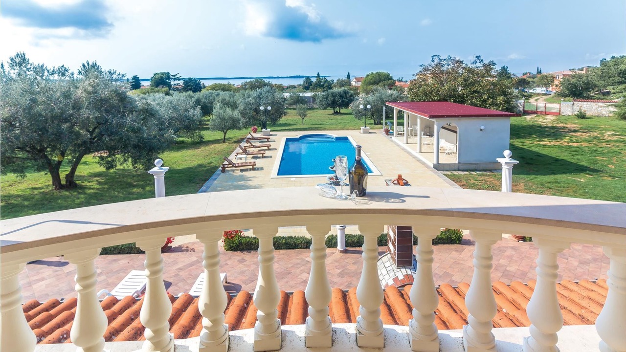 Photo of Outdoor in Peroj