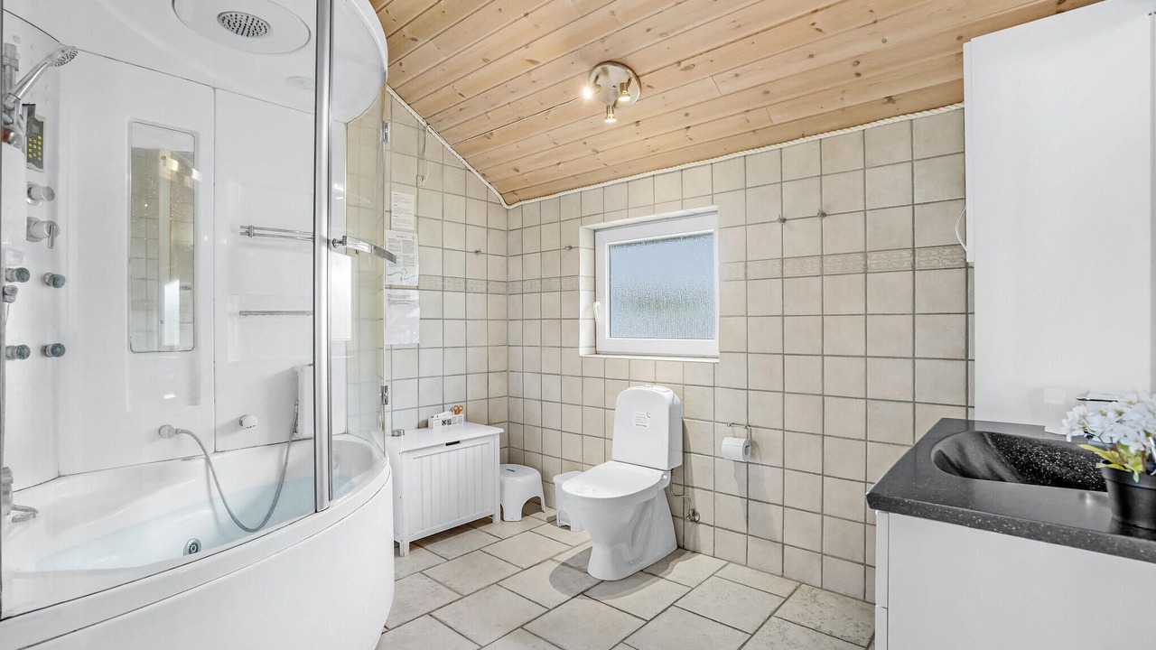Photo of Bathroom in Skaven Strand