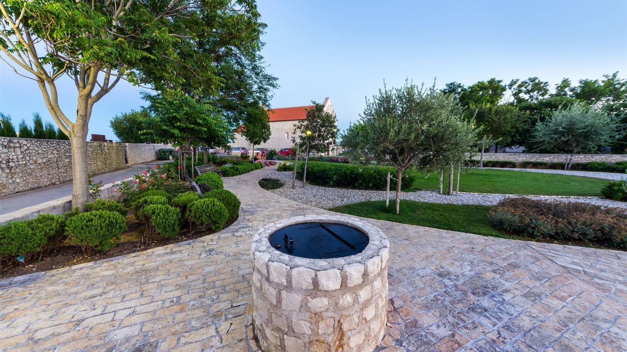 Photo of Outdoor in Nin