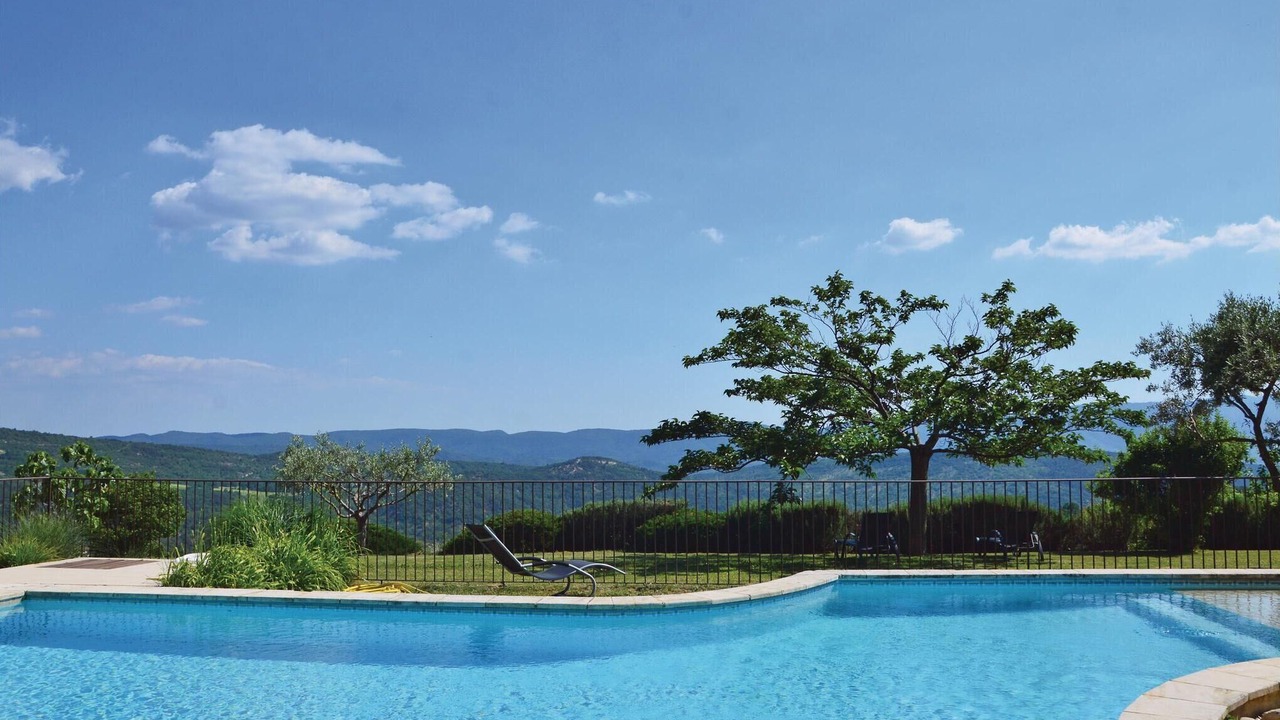Photo of Outdoor in Sainte-Croix-a-Lauze
