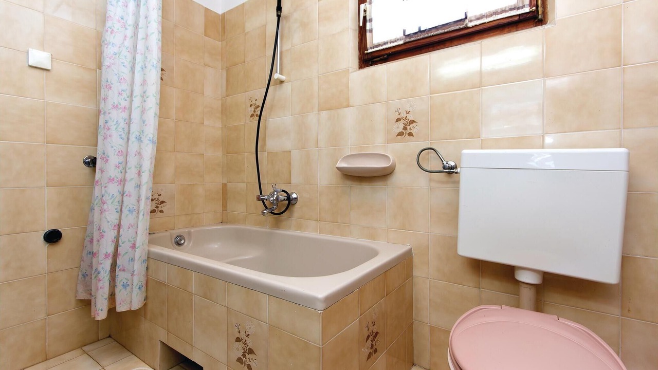 Photo of Bathroom in Sisan