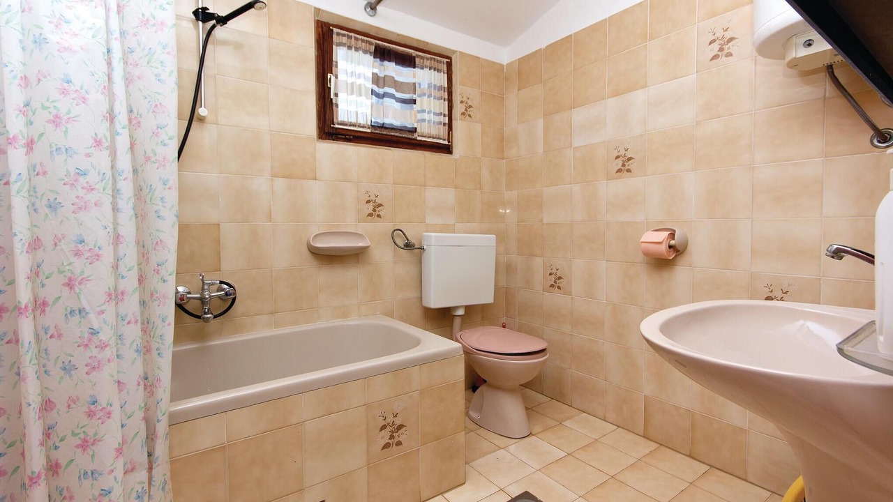 Photo of Bathroom in Sisan
