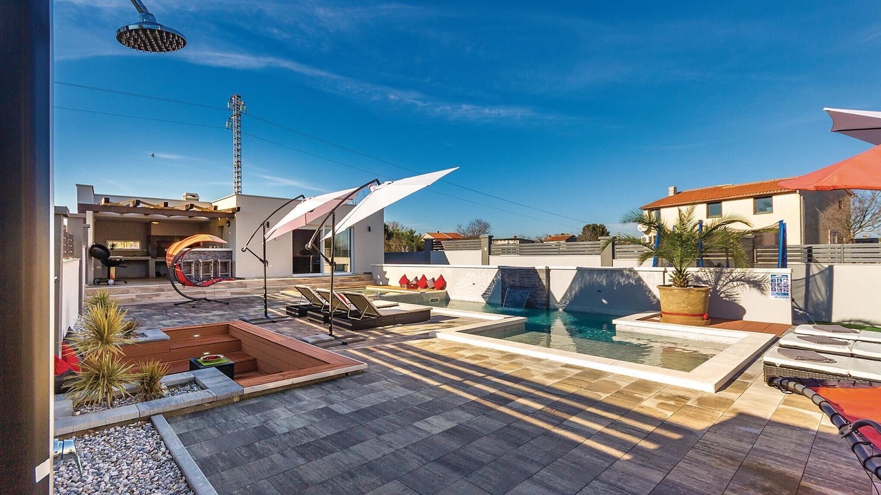 Photo of Outdoor in Sisan