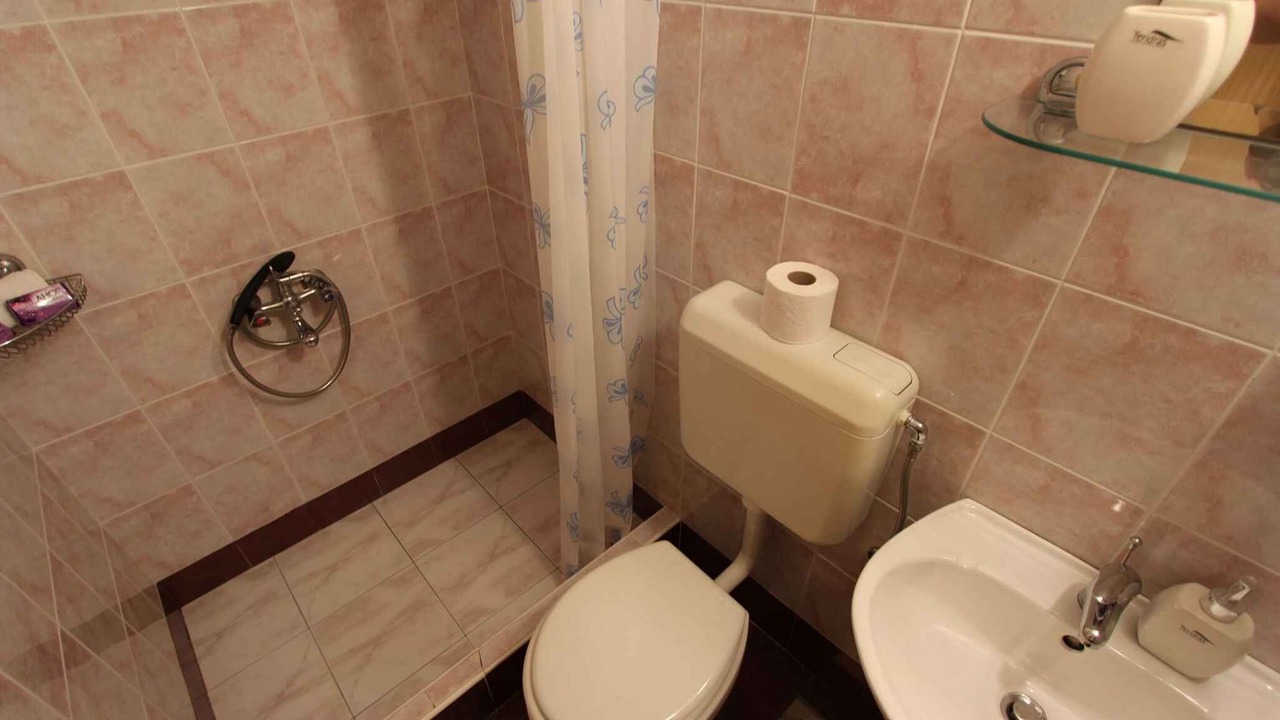 Photo of Bathroom in Porat