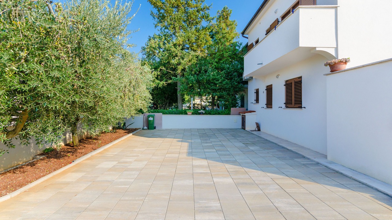 Photo of Outdoor in Gulici