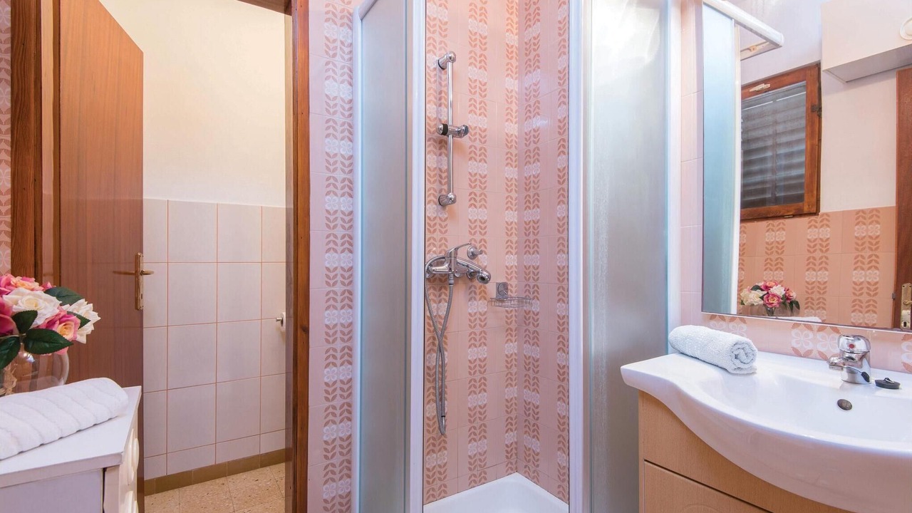 Photo of Bathroom in Potirna