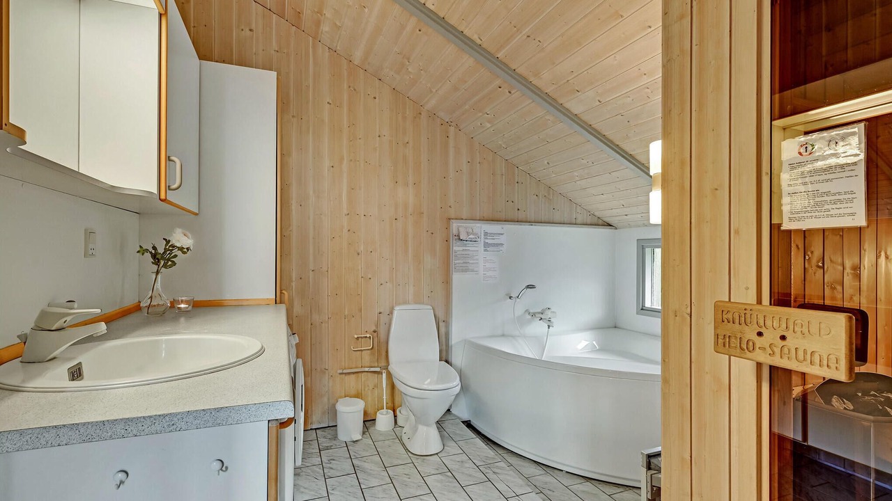 Photo of Bathroom in Lyngsbæk Strand
