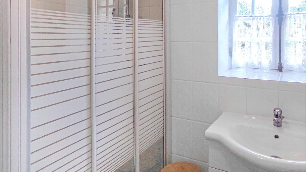 Photo of Bathroom in Eglise-Neuve-d'Issac