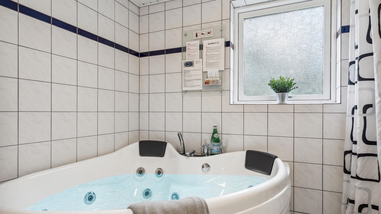Photo of Bathroom in Tranum