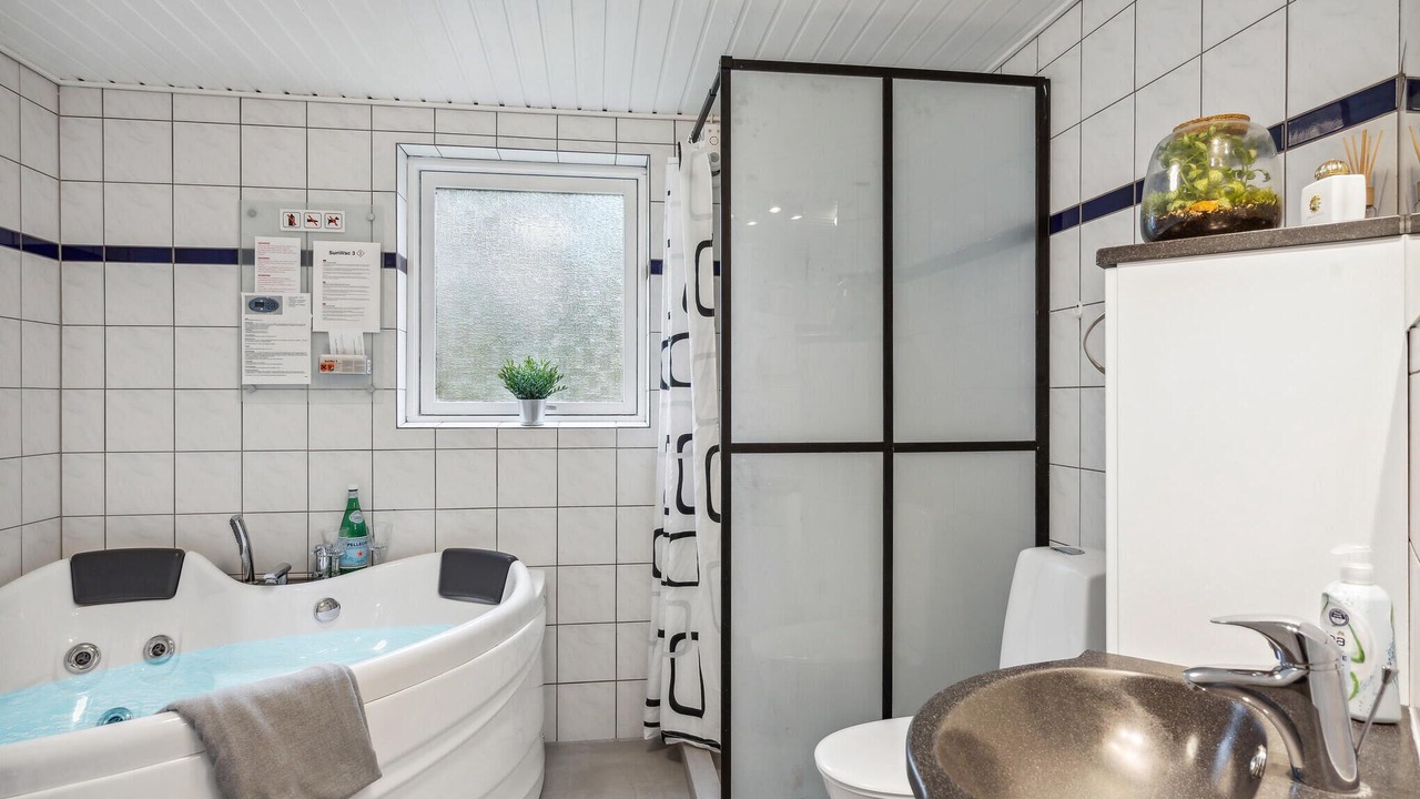 Photo of Bathroom in Tranum