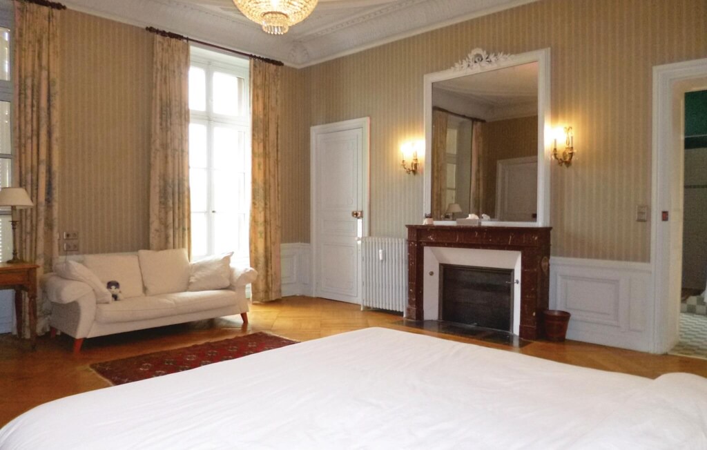 Photo of Bedroom in Ocquerre