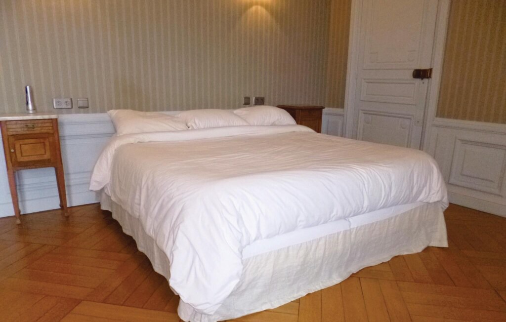 Photo of Bedroom in Ocquerre