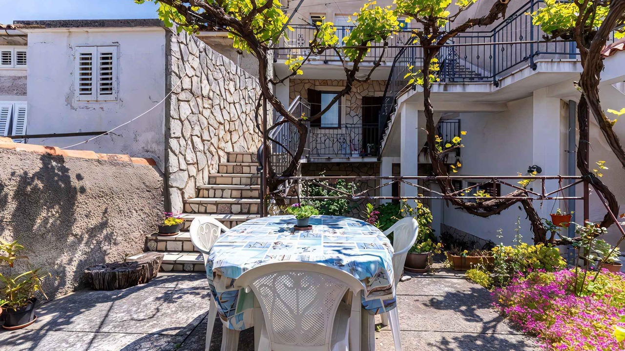 Photo of Outdoor in Cres