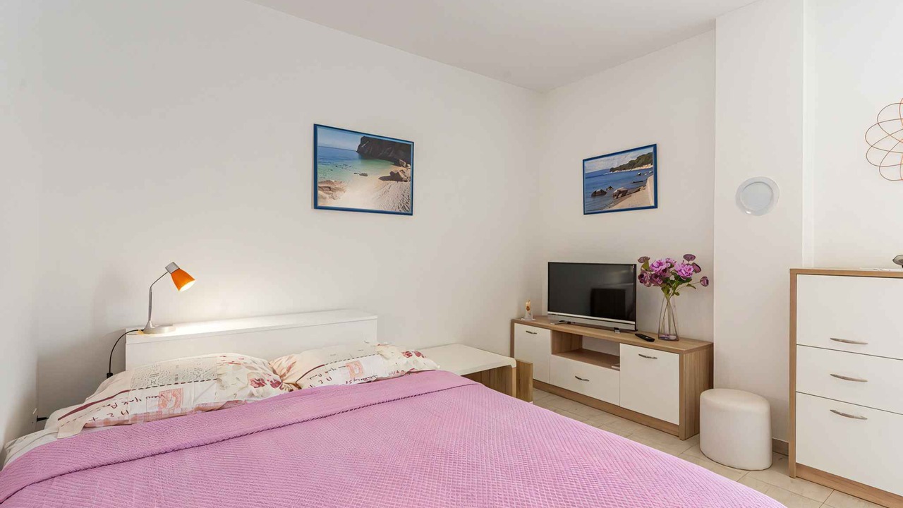 Photo of Bedroom in Cres