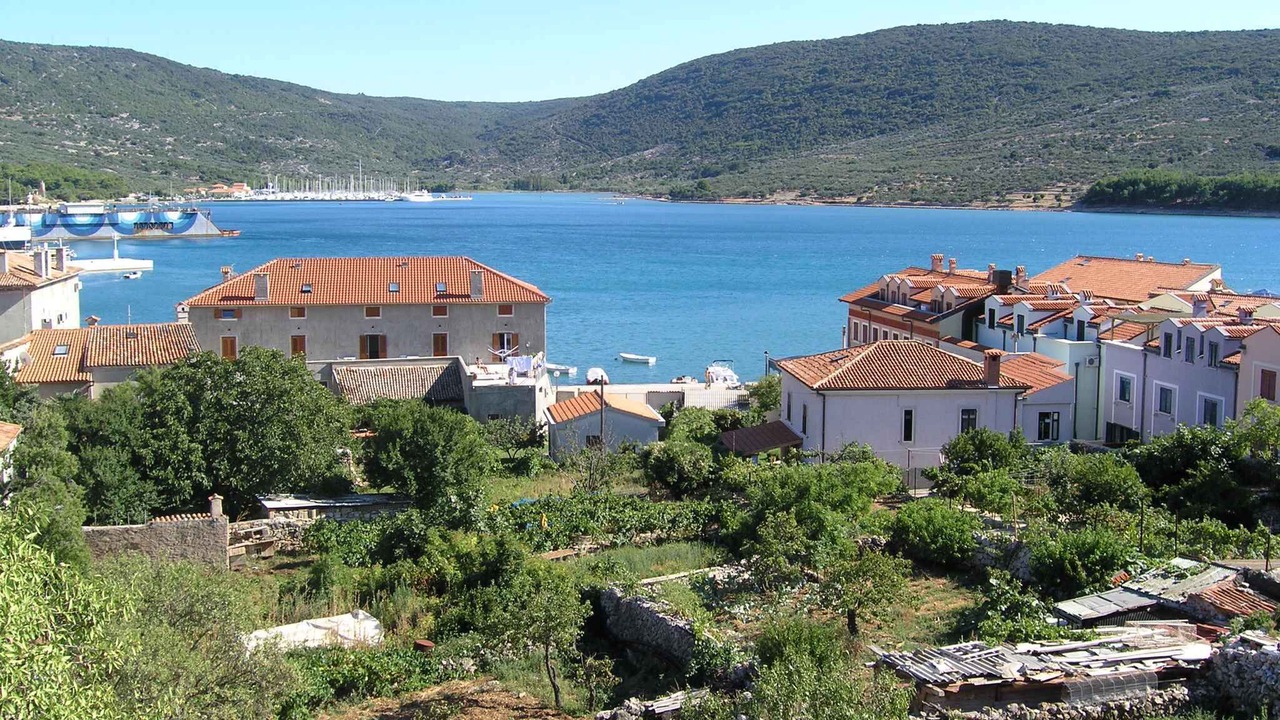 Photo of Others in Cres