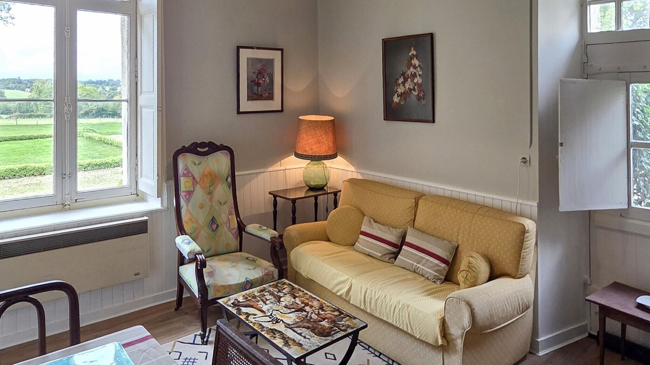 Photo of Bedroom in Chenille-Change