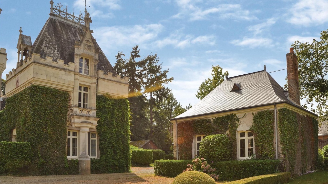 Photo of Others in Chenille-Change