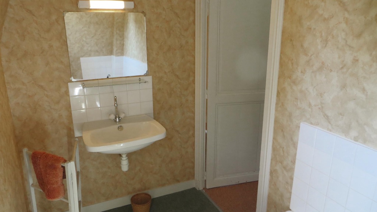 Photo of Bathroom in Chenille-Change