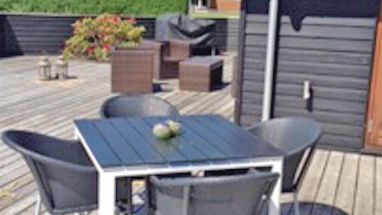 Photo of Others in Hou