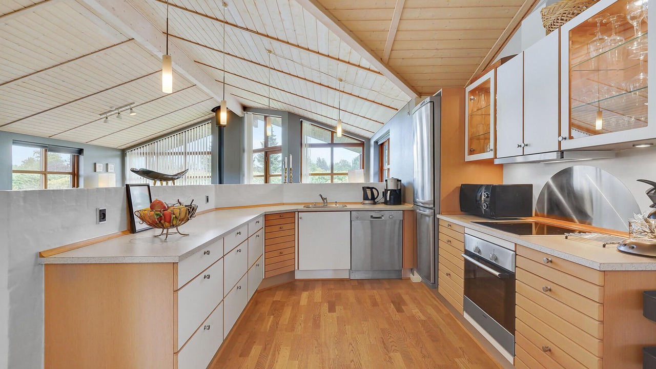 Photo of Others in Hou