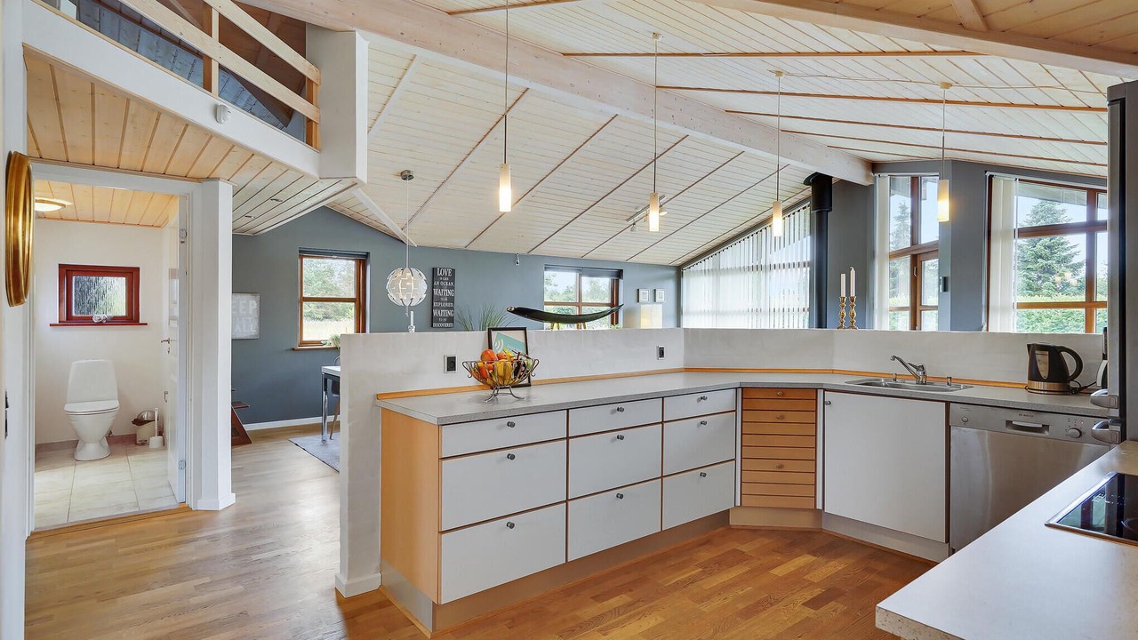 Photo of Others in Hou