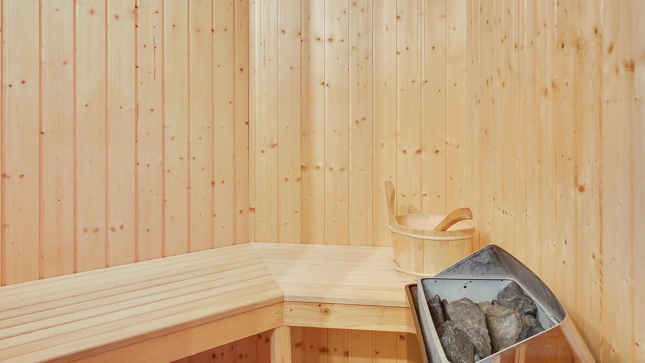 Photo of Others in Hou