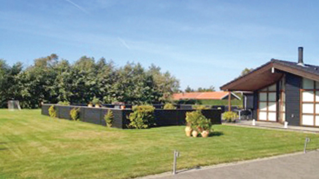 Photo of Others in Hou