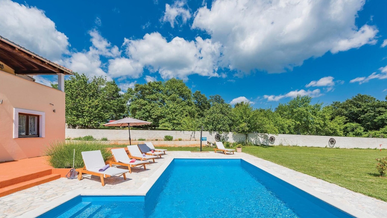 Photo of Outdoor in Peresiji