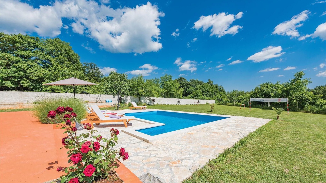 Photo of Outdoor in Peresiji