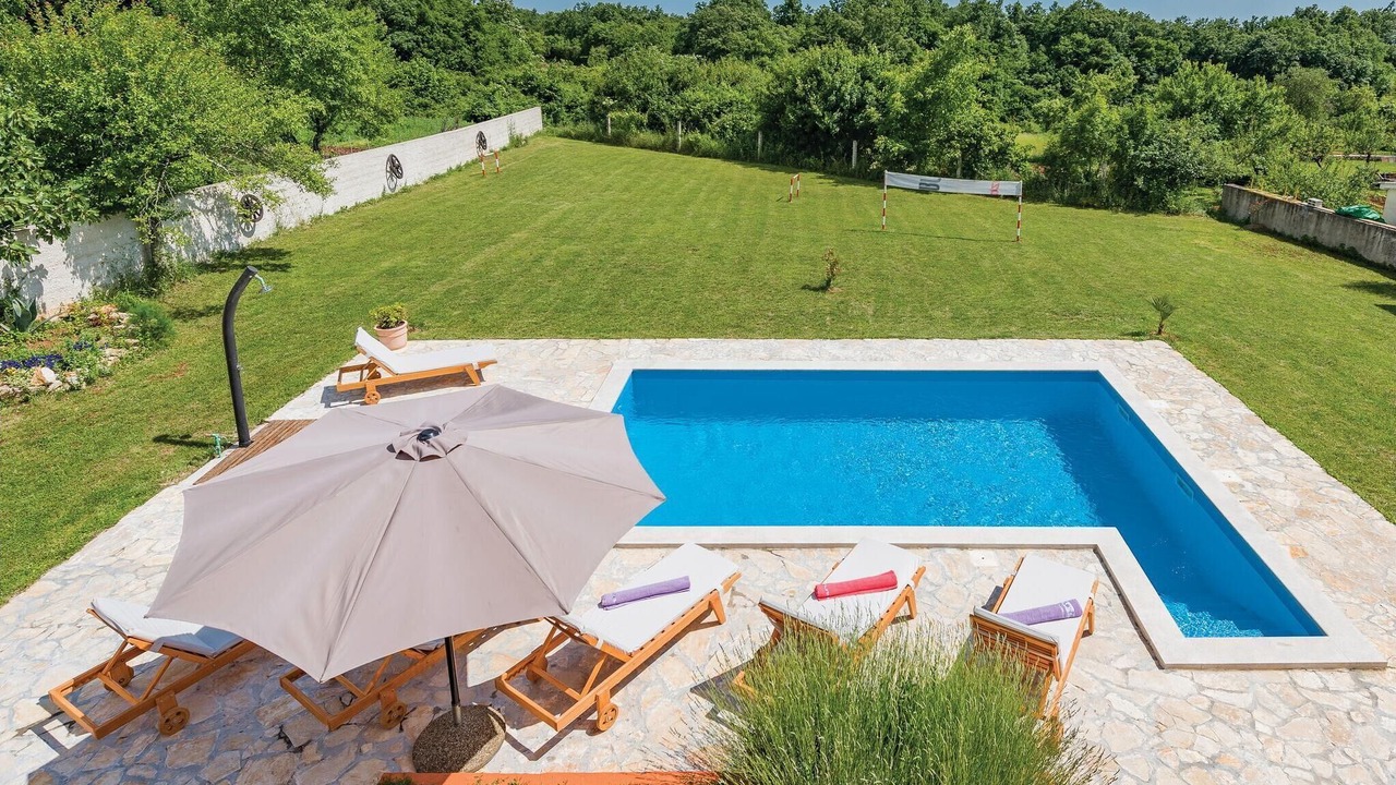 Photo of Outdoor in Peresiji