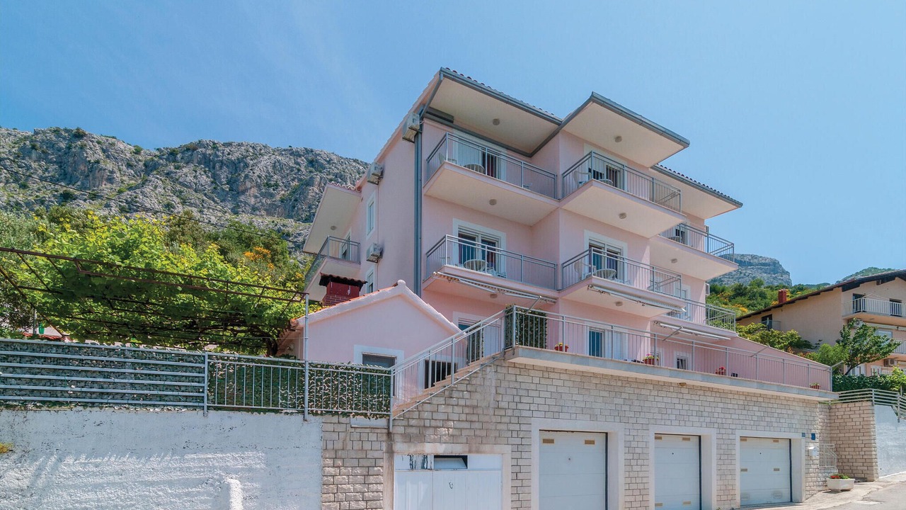 Photo of Others in Omis