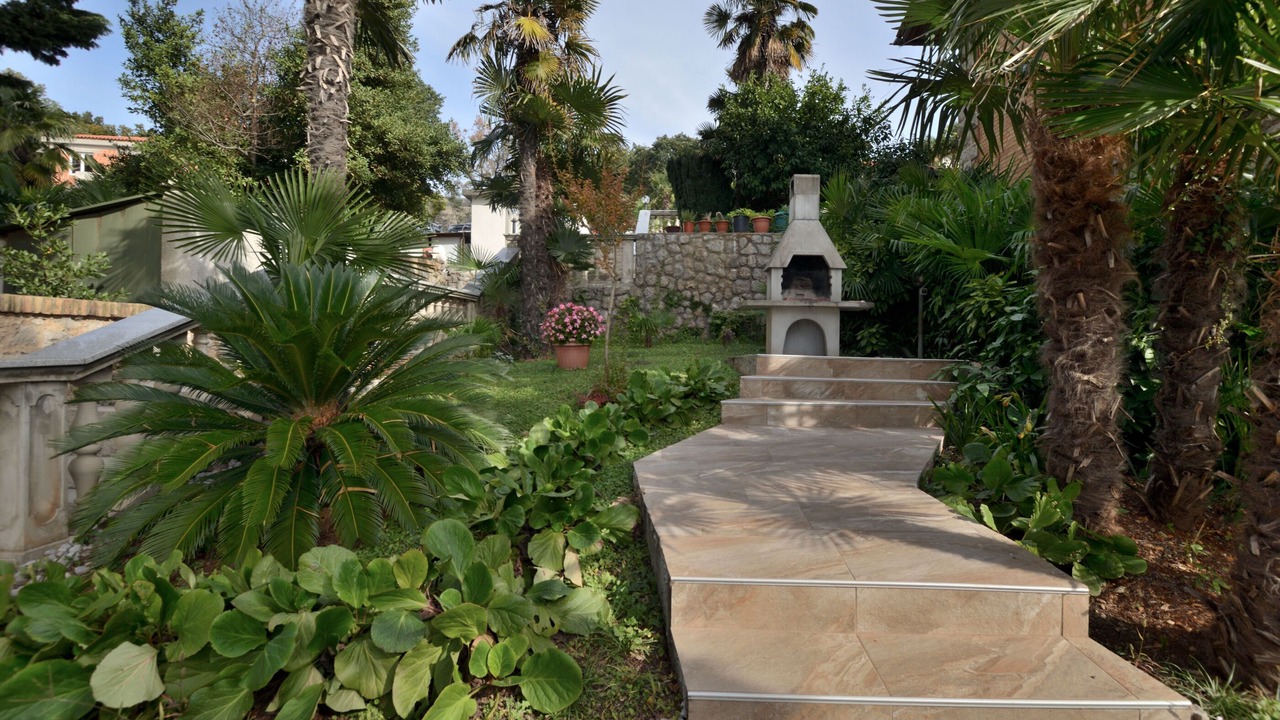 Photo of Outdoor in Rubesi