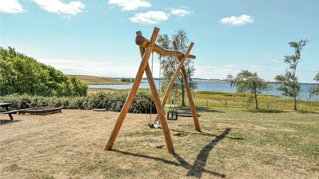 Photo of Others in Knebel